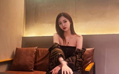 迈开腿让我尝尝你的草莓什么味道